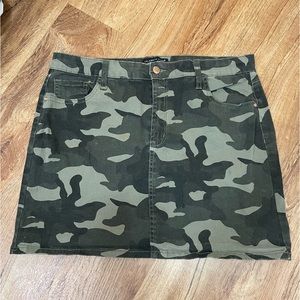 Camo mini skirt